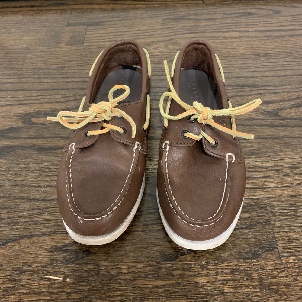 Boys brown leather Sperry Topsiders 4M